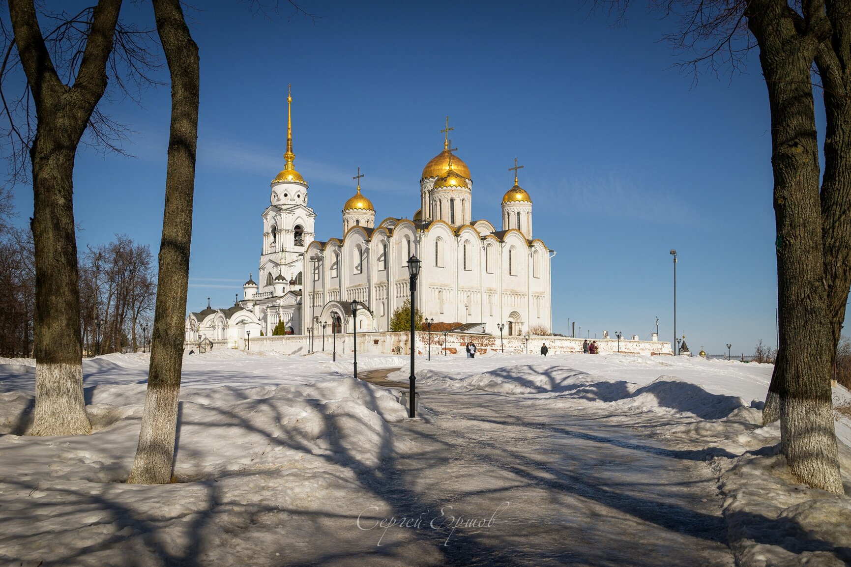 Успенский собор во Владимире зимой